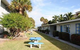 Dockside Inn & Resort