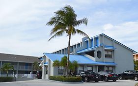 Dockside Inn & Resort